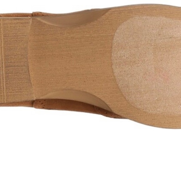 INDIGO RD. HOURS OXFORD
Get a cool, casual look in the Indigo Rd. Hours. - Picture 14 of 16